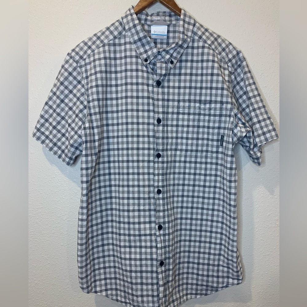 Columbia Gray and White Checkered Short Sleeve Shirt